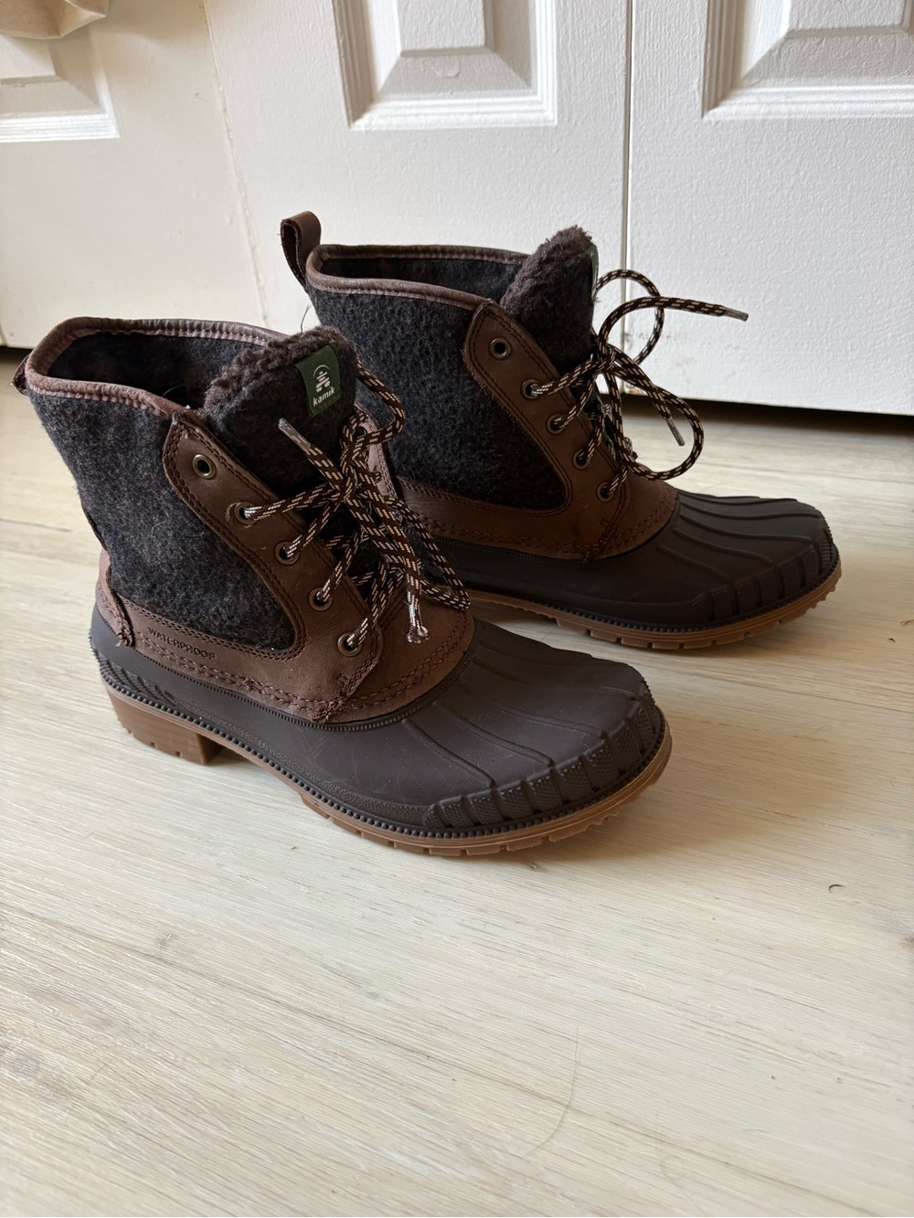 Kamik Womens Brown Waterproof Lace-Up Rain & Snow Boots with Wool-Like Collar